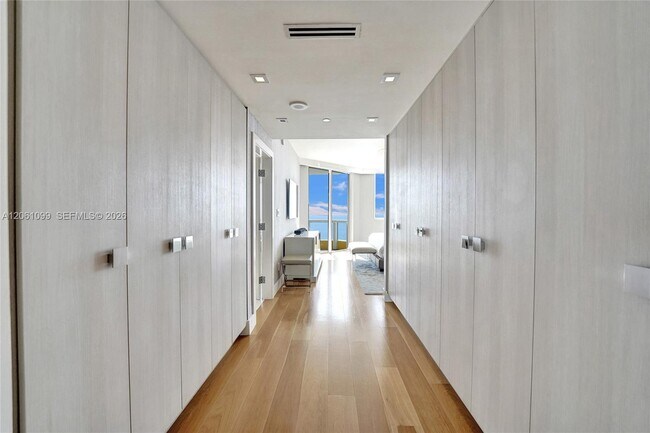 Building Photo - 17875 Collins Ave