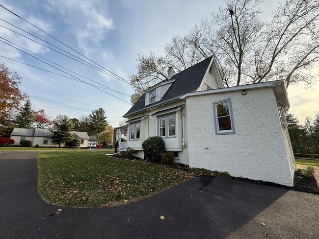 Building Photo - 860 Church St