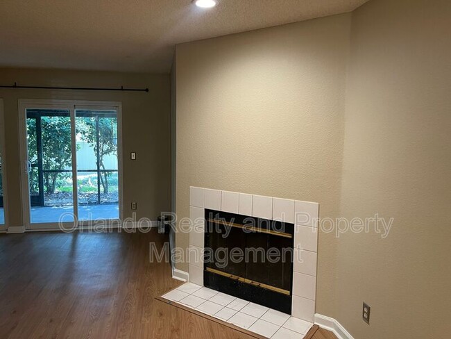 Building Photo - 2644 Lancaster Ct