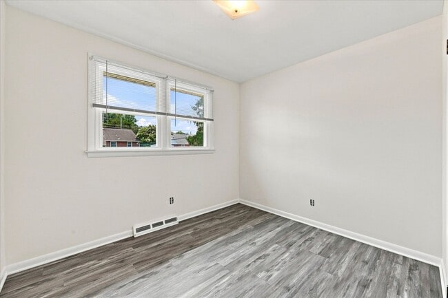 Building Photo - 2314 Frann Dr