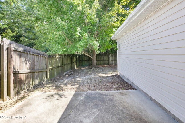 Building Photo - 124 Crooked Run Dr