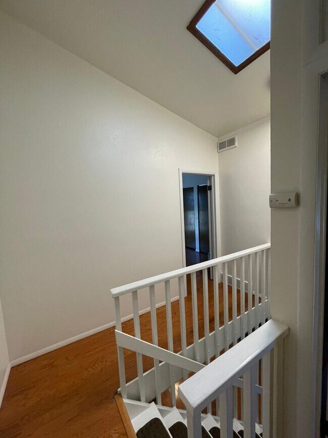 Building Photo - Prelease - 2bd/1.5ba Laminate flooring - Avail. July 2026