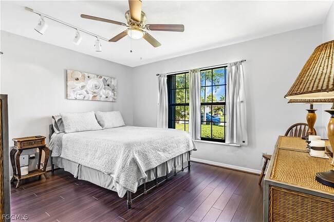 Building Photo - 1502 SE 29th St