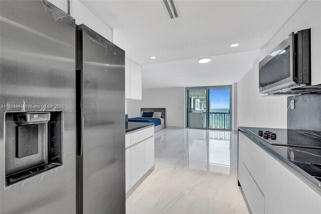 Building Photo - 401 Ocean Dr