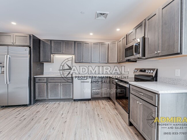 Building Photo - 3 Strafford Rd