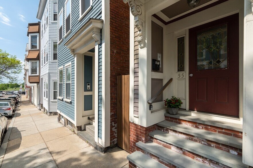 Building Photo - 55 Gates St