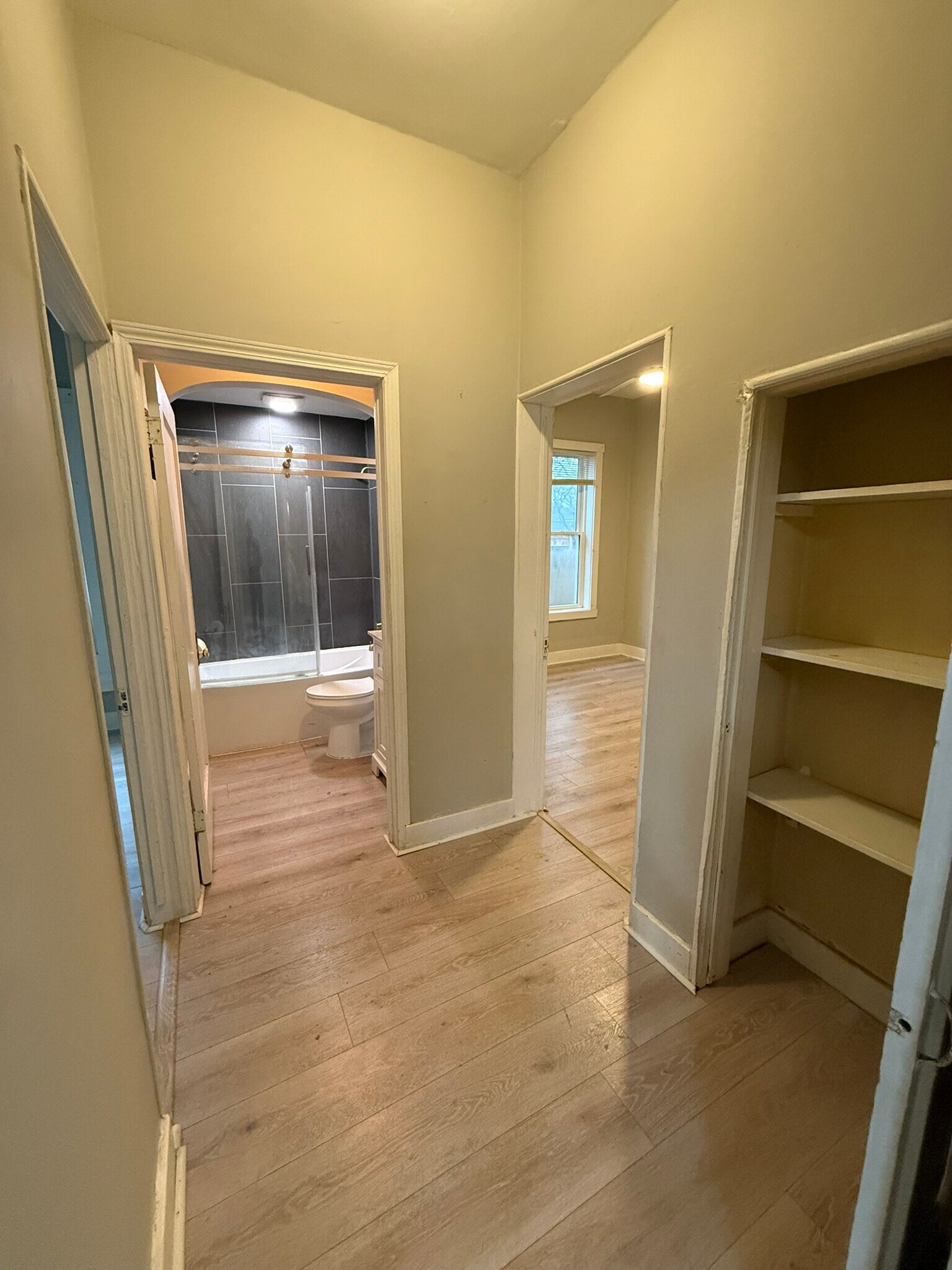 Building Photo - 512 S Randolph St