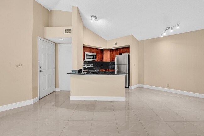 Building Photo - 3340 Pinewalk Dr N