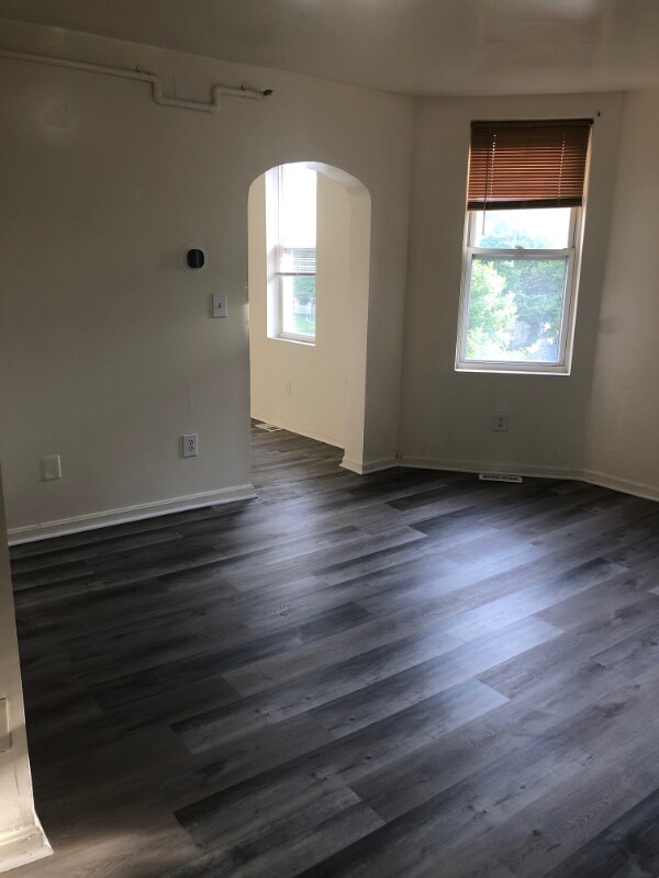 Building Photo - 4101 Fernhill Ave