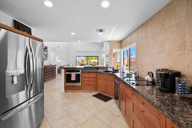 Building Photo - 73416 Mariposa Dr