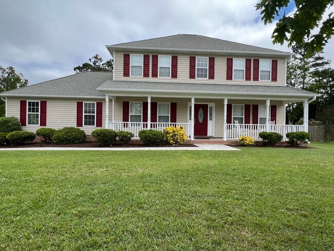 Building Photo - 421 Holly Ln