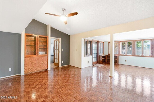 Building Photo - 1118 E Laguna Dr