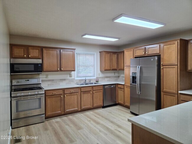 Building Photo - 4204 Holly Tree Dr