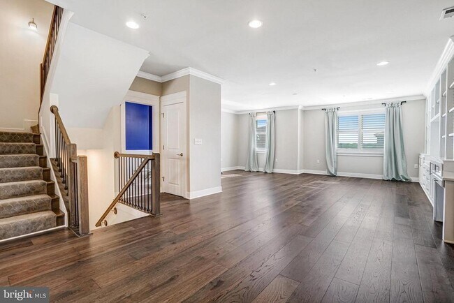 Building Photo - 621 Bluemont Ave