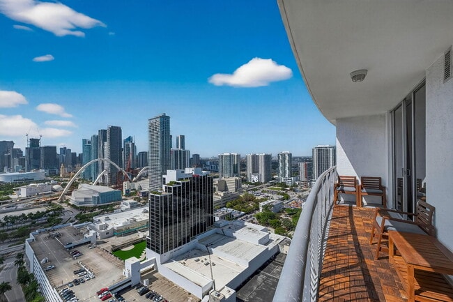 Building Photo - 1750 N Bayshore Dr