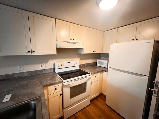 Building Photo - Beautiful, unfurnished studio condo in Myrtle Beach Golf and Yacht. Available now!