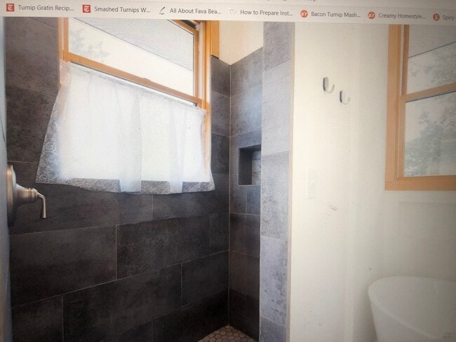 Building Photo - 540 S Cloverdale Blvd