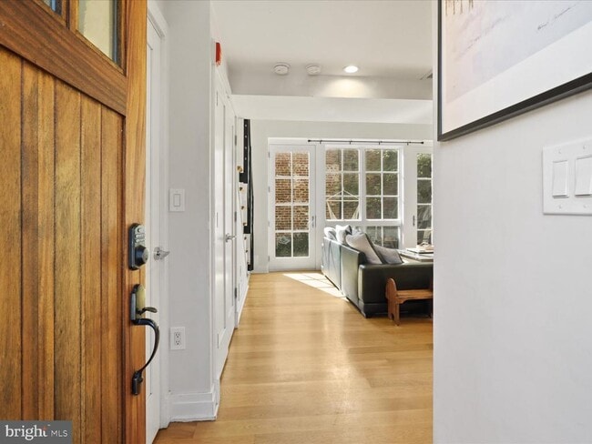 Building Photo - 631 D St SE