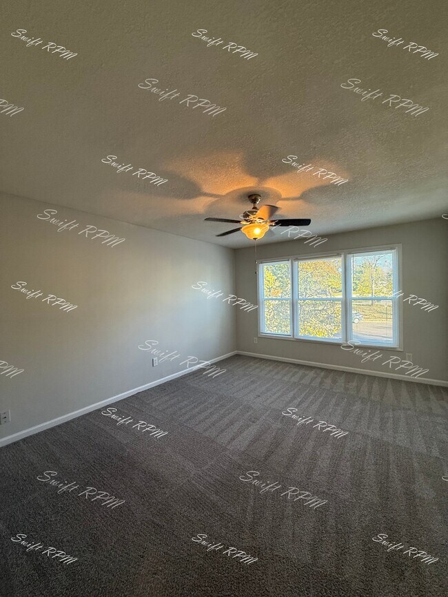 Building Photo - 15602 Maple St