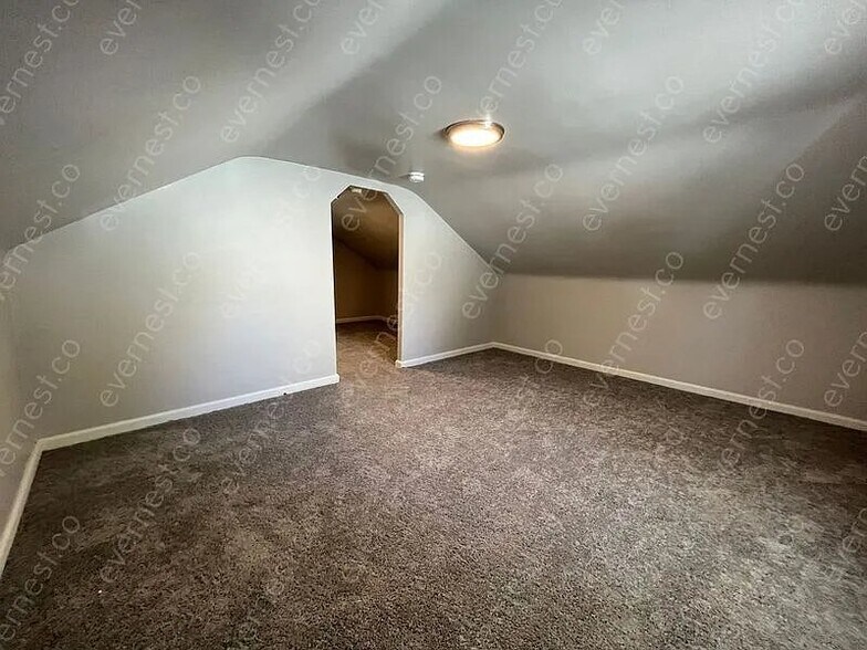 Building Photo - 3355 Curwood St