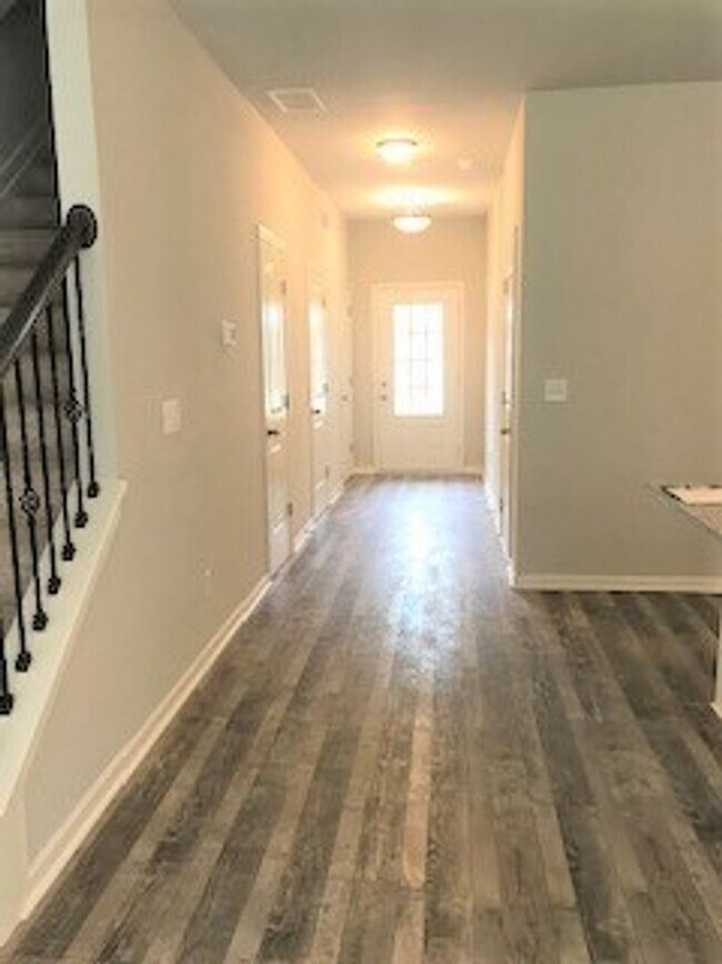 Building Photo - 3 Bedroom Townhome in Jonesboro!