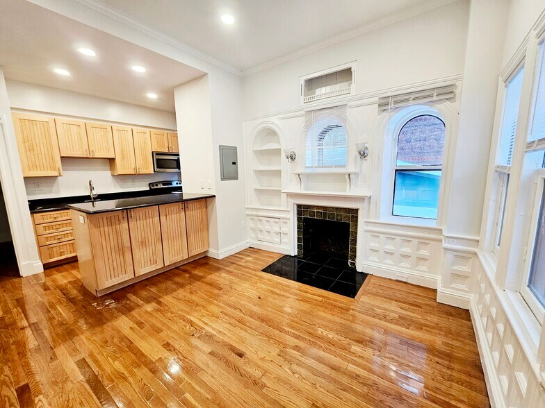 Building Photo - 197 Commonwealth Ave