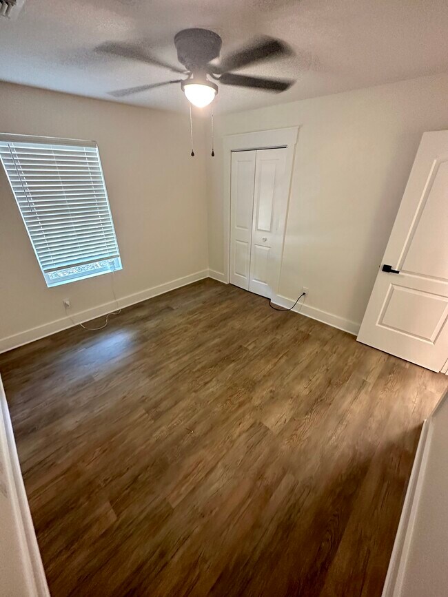 Building Photo - 1019 Steves Ave