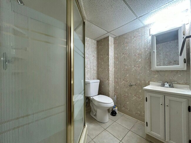 Building Photo - 1718 McNary Blvd