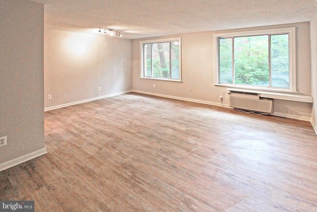 Building Photo - 1730 Arlington Blvd