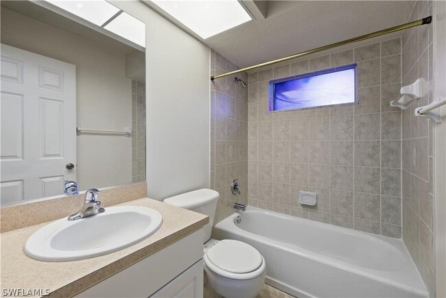 Building Photo - 826 SE 5th Ct