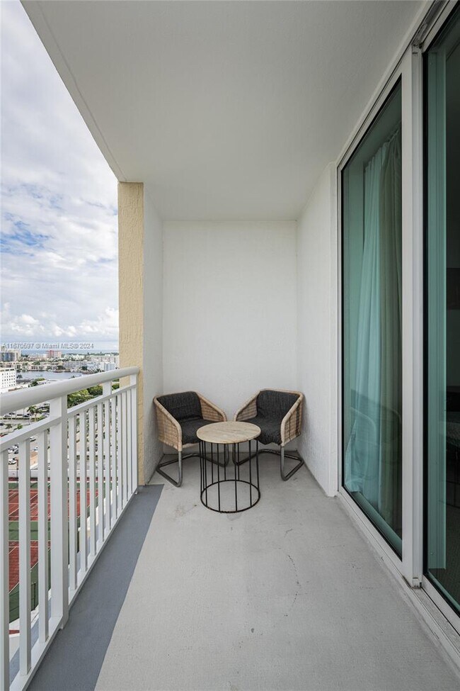 Building Photo - 1745 E Hallandale Beach Blvd