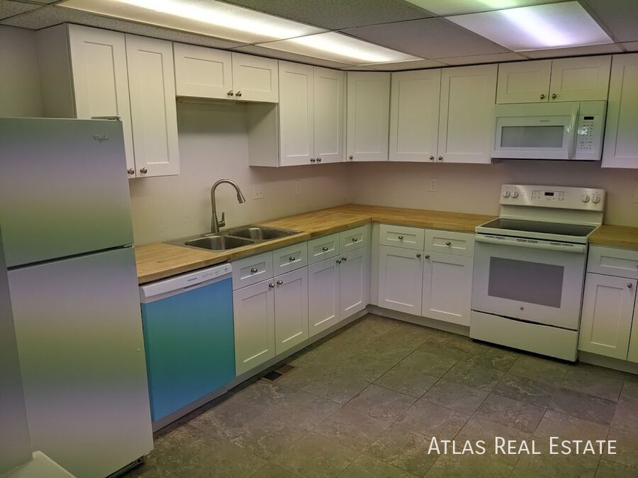 Building Photo - 13917 E Oxford Pl