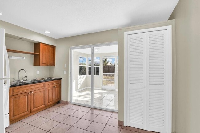 Building Photo - 184 SE 27th Way