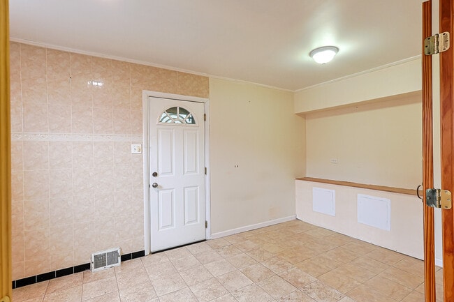 Building Photo - 2421 Vista St