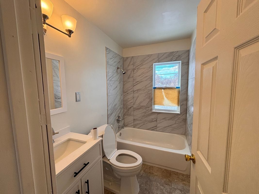 Building Photo - 19425 Fenmore St