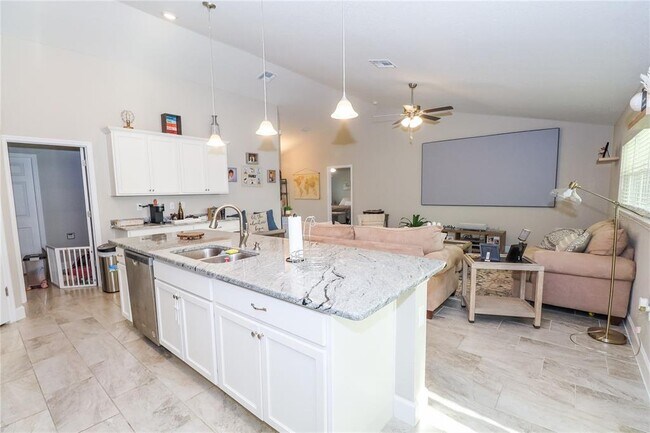 Building Photo - 10396 SW 45th Ave