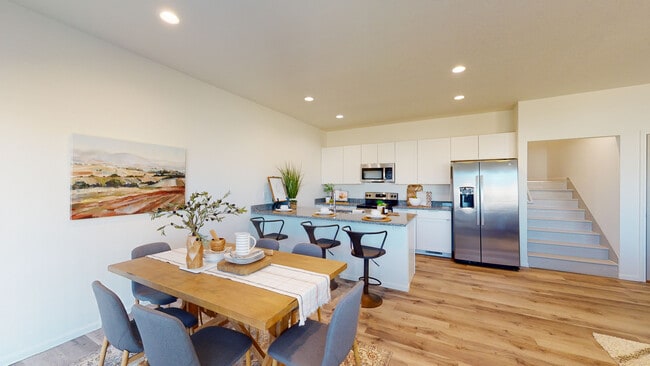 Building Photo - Jackson Heights Townhomes