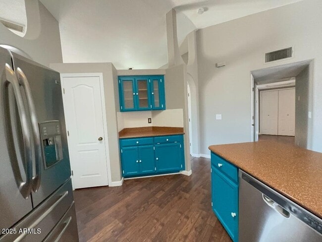 Building Photo - 4933 Los Reyes Dr