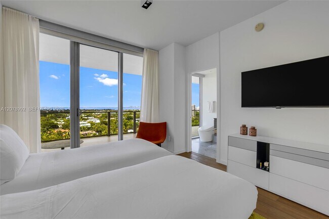 Building Photo - 360 Ocean Dr