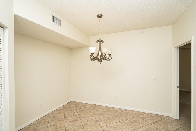 Building Photo - 1005 Bella Vista Blvd