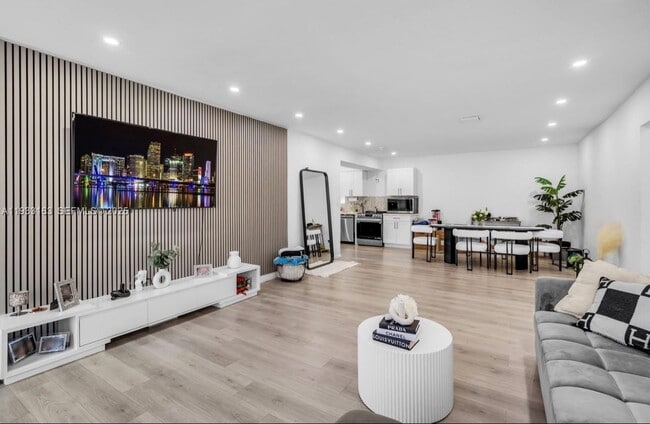 Building Photo - 1735 NE 147th St