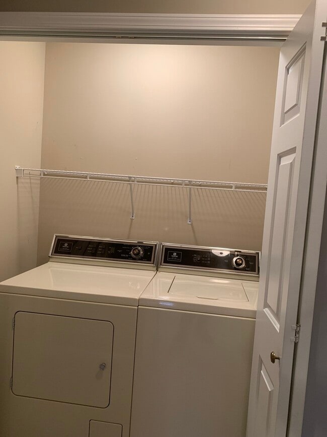 Building Photo - 1116 Doral Dr