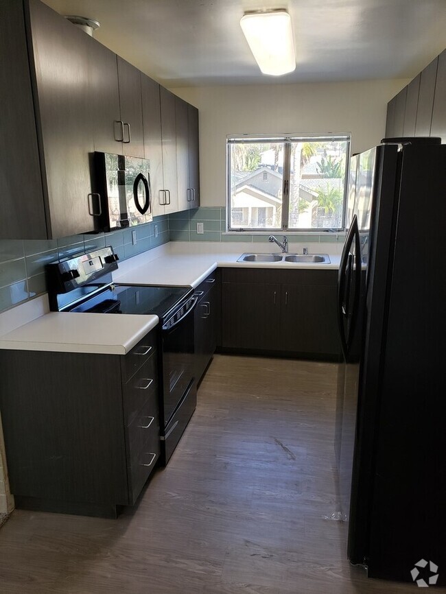 Building Photo - Newly Renovated 2BR/2BA La Mesa Village Gem!