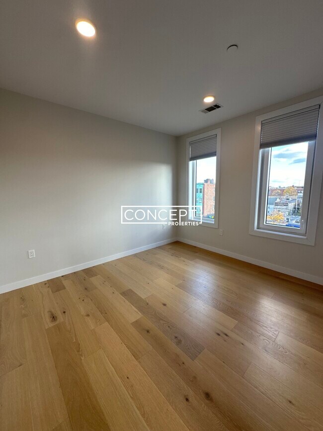 Building Photo - 194 Sumner St