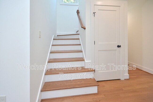 Building Photo - 2314 Stroller Ave