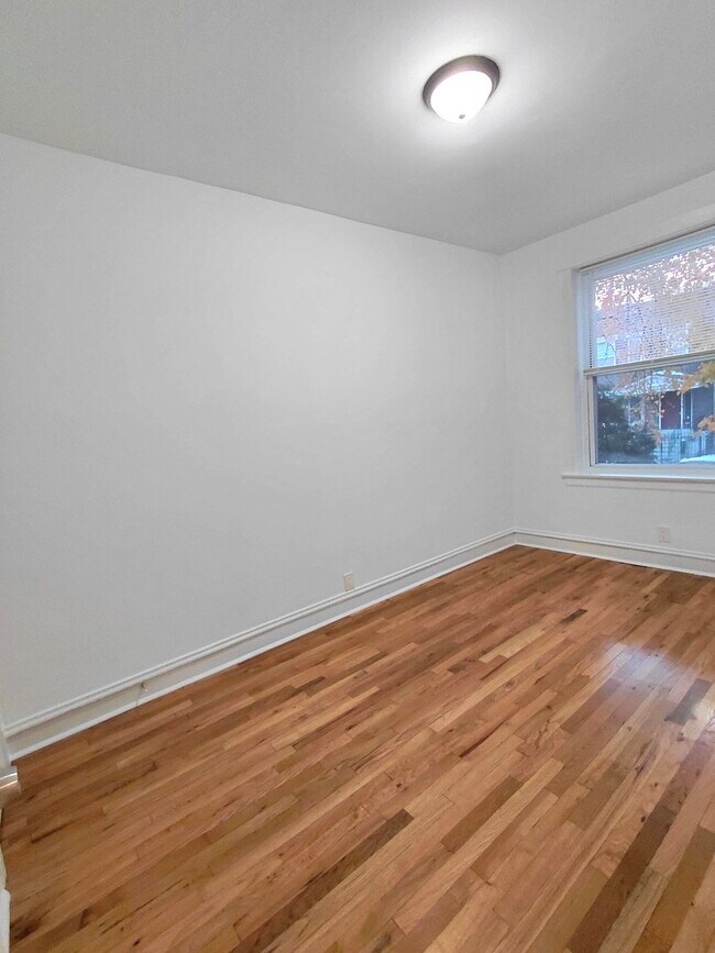 Building Photo - 1255 N Harding Ave