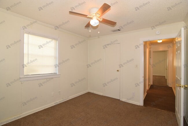 Building Photo - 2 Bedroom Duplex For Lease