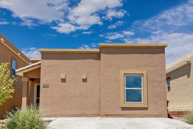 Building Photo - Three Bedroom, 2 Bathroom in newer Subdivi...