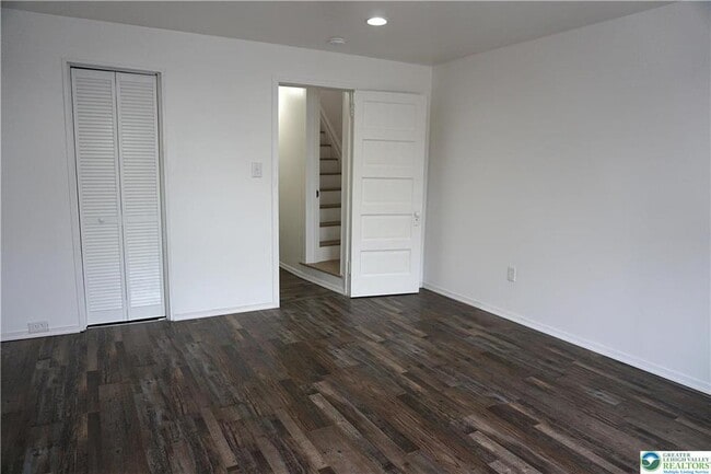 Building Photo - 128 S West St