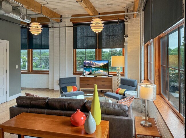 Building Photo - 270 S Goodman St